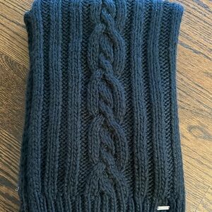 Hollister Black Knit Scarf